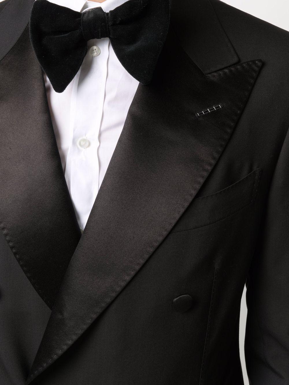 Descubrir 68+ imagen tom ford tuxedo suit - Abzlocal.mx