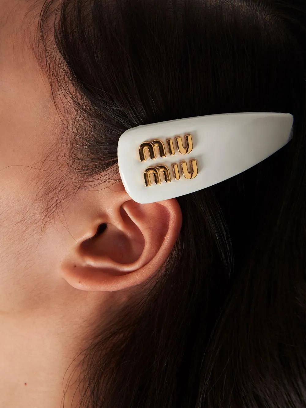 Miu Miu Leather Hair Clip in White | Lyst