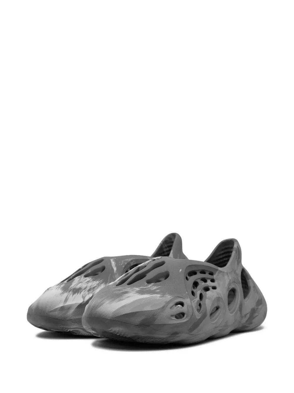 yeezy-grey-Foam-Runner-Cut-Out