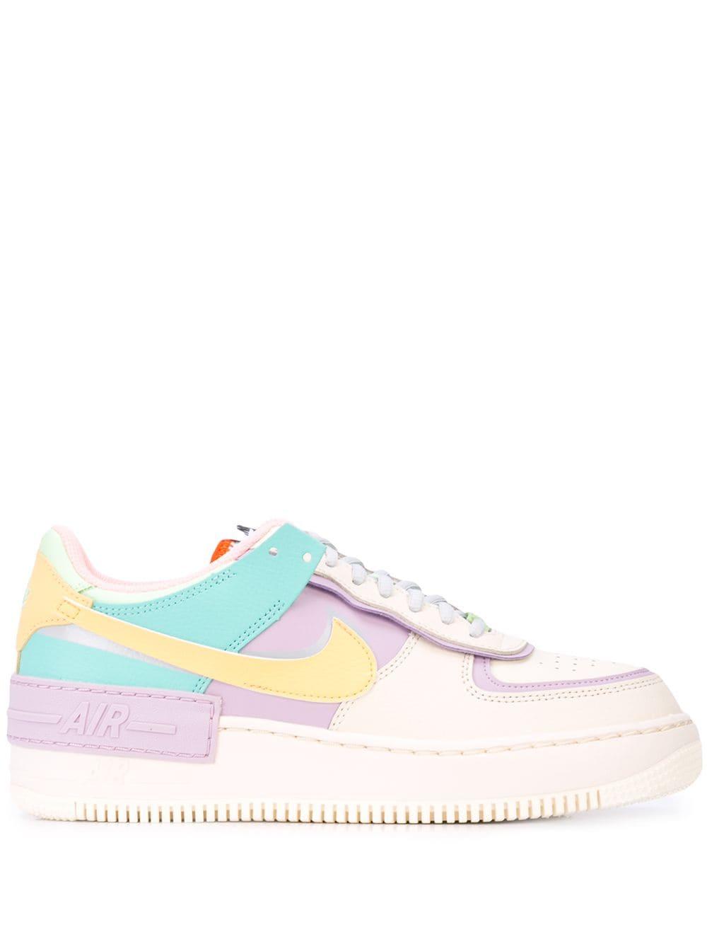 præmedicinering årsag Rektangel Nike Af1 Shadow "pale Ivory/pastel Multicolor" Sneakers in White | Lyst