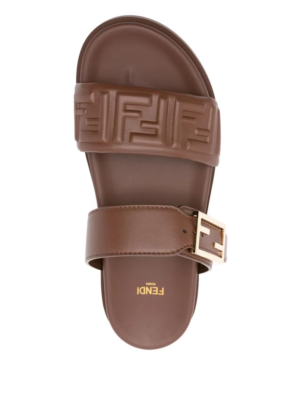 レディース Fendi フラットサンダルが¥69,200〜 | Lyst