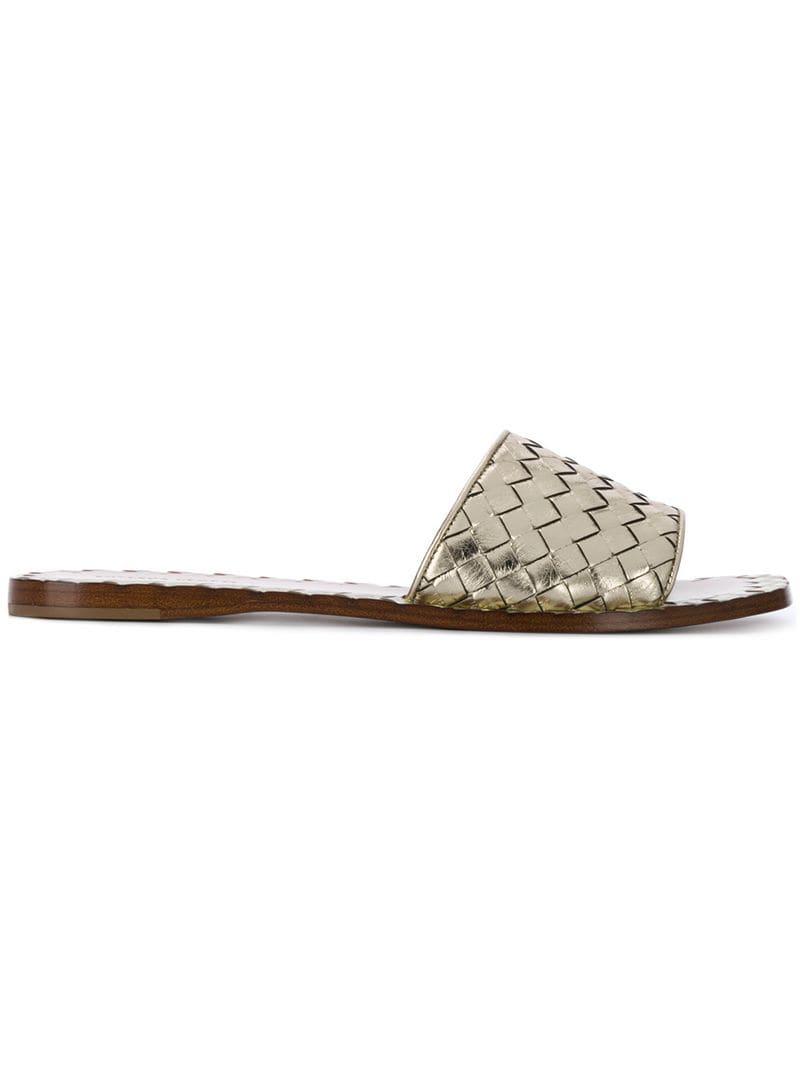 Bottega Veneta Intrecciato Leather Flat Sandals In Gold Metallic Lyst