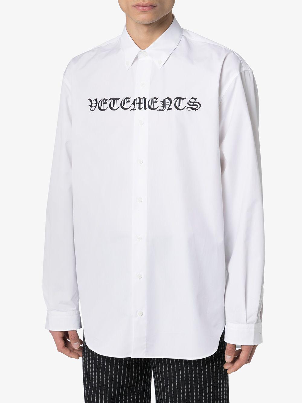 Vetements Gothic Logo Print Shirt in White for Men - Lyst