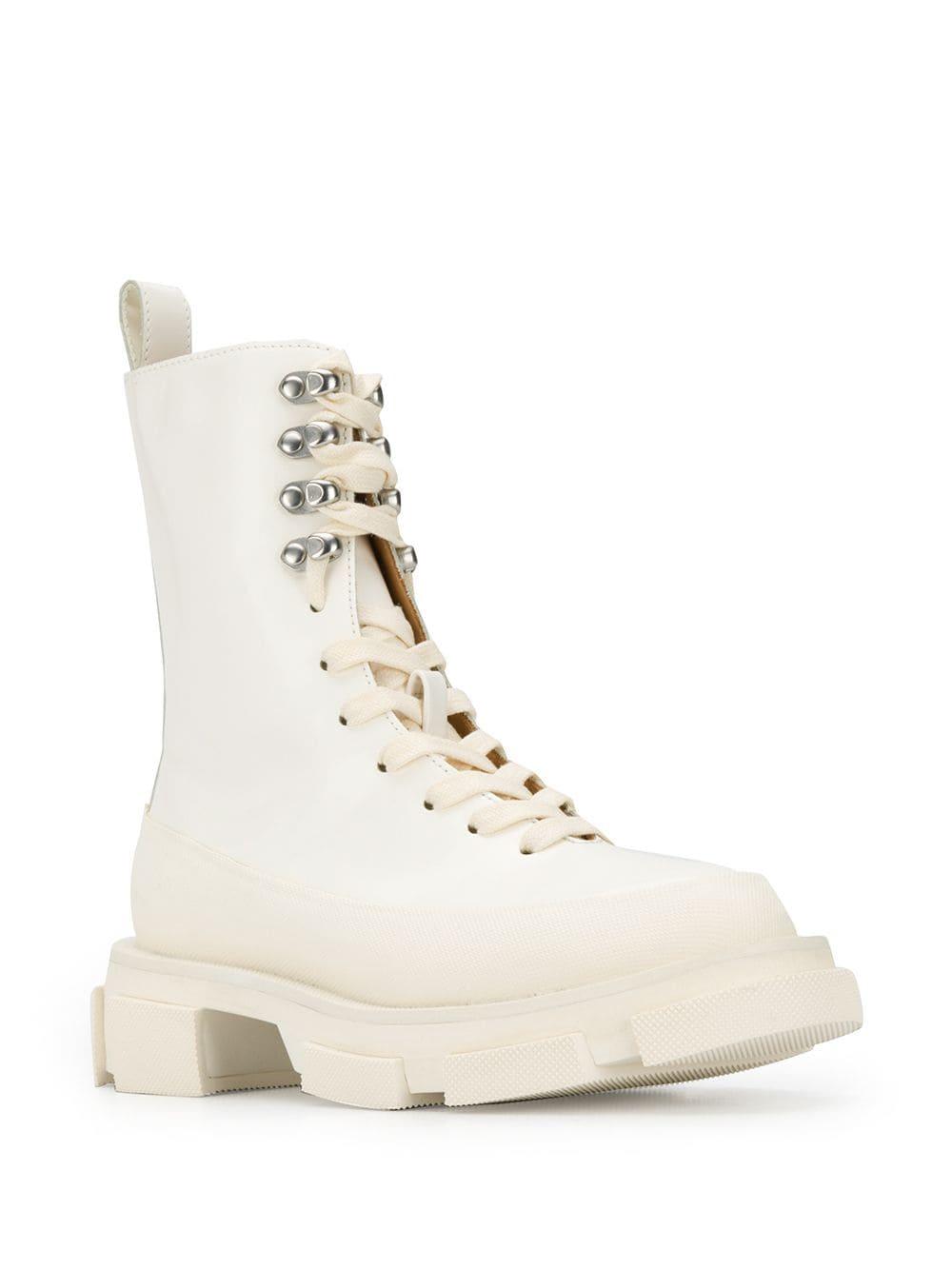 boots mit weißer sohle