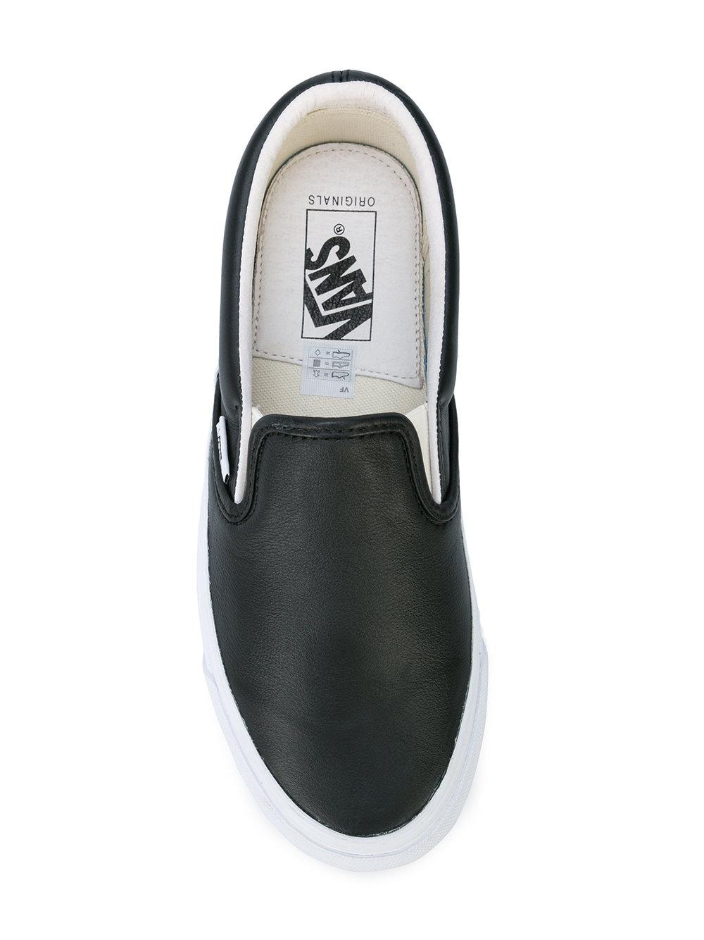 vans vault slip on black