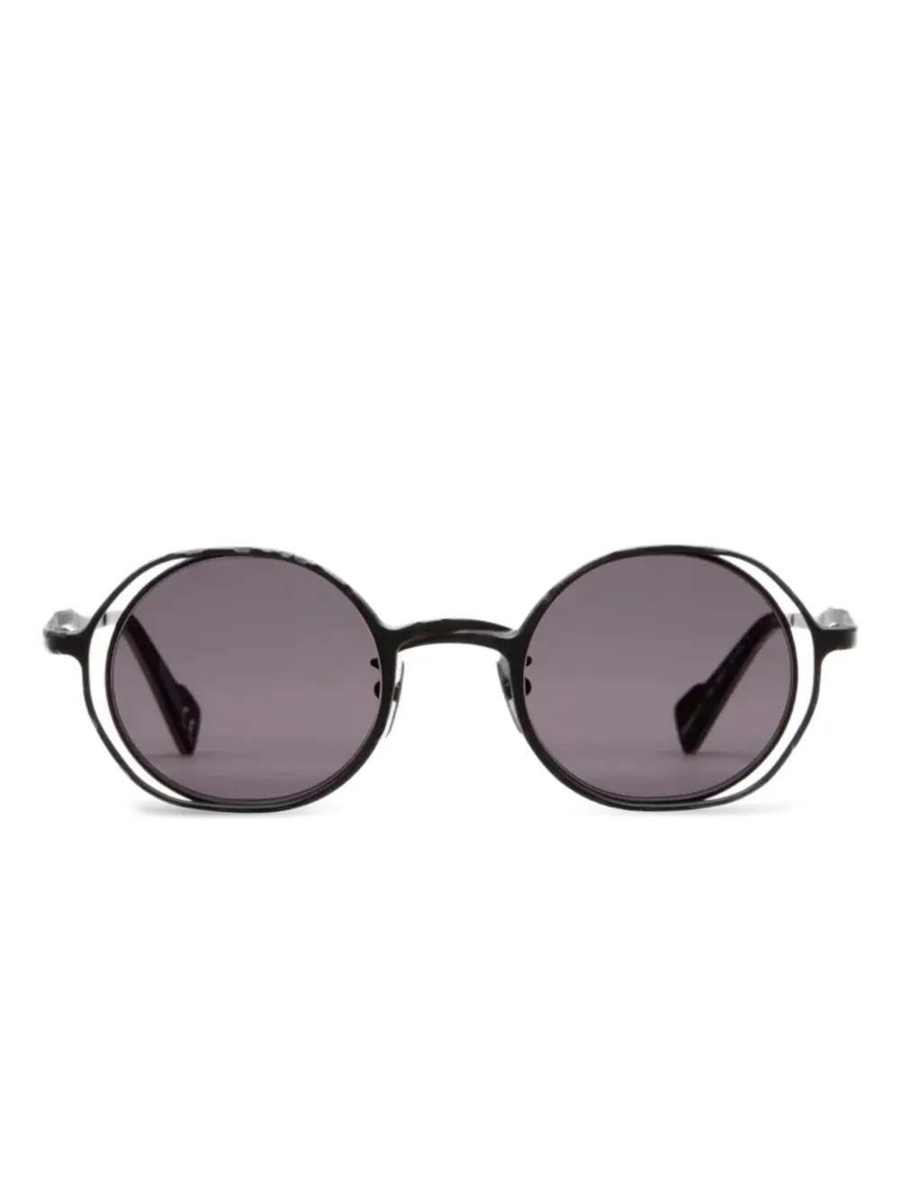 KUBORAUM H02ブラックオーバル型サングラス Kuboraum Maske P2 サングラス | ブラック | FARFETCH JP