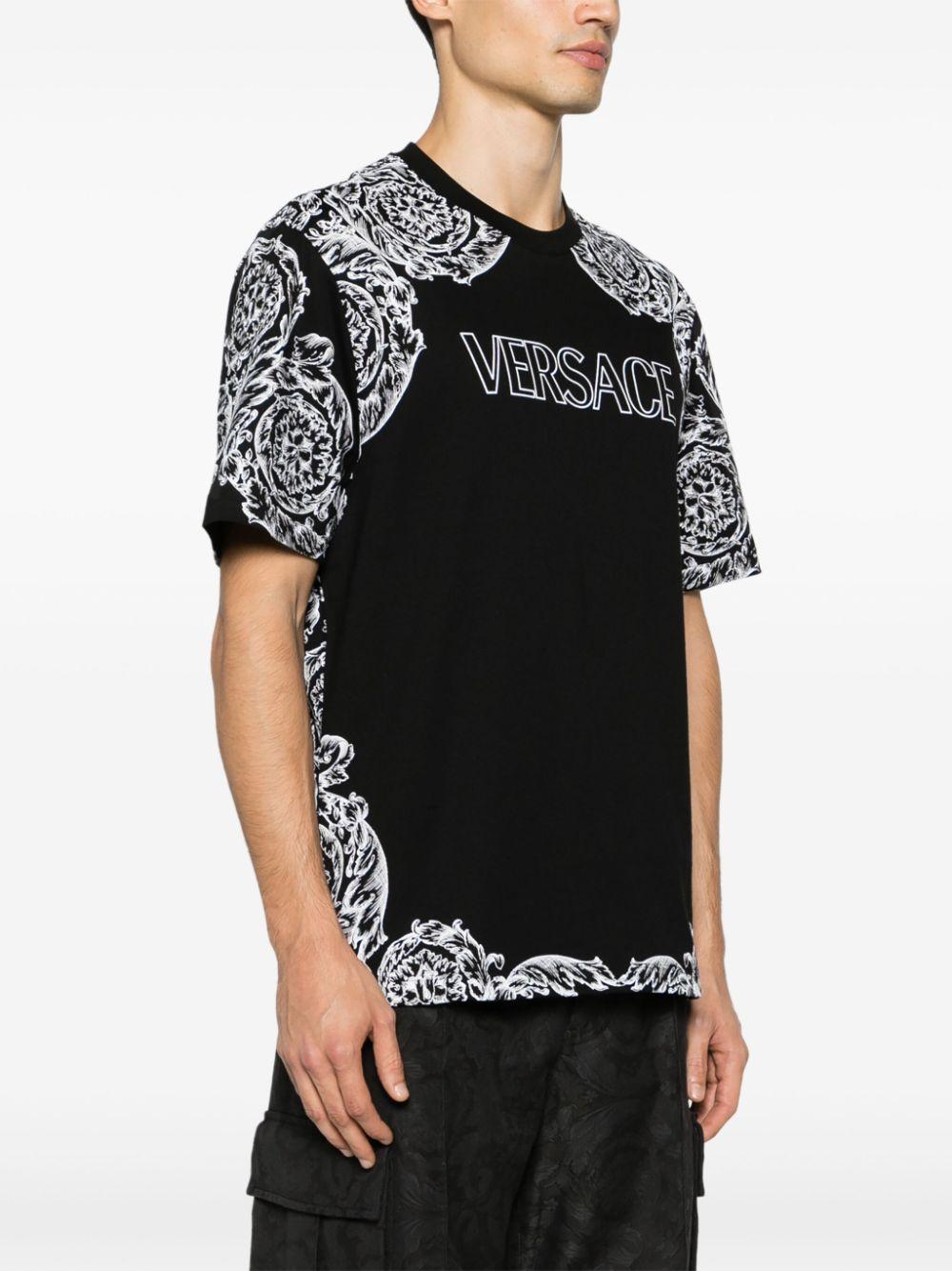 Versace BAROCCO コットン シルエット ロゴ Tシャツ Versace Barocco Cotton T-shirt | Black | FARFETCH