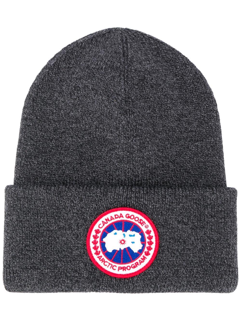 canada goose gorro gris