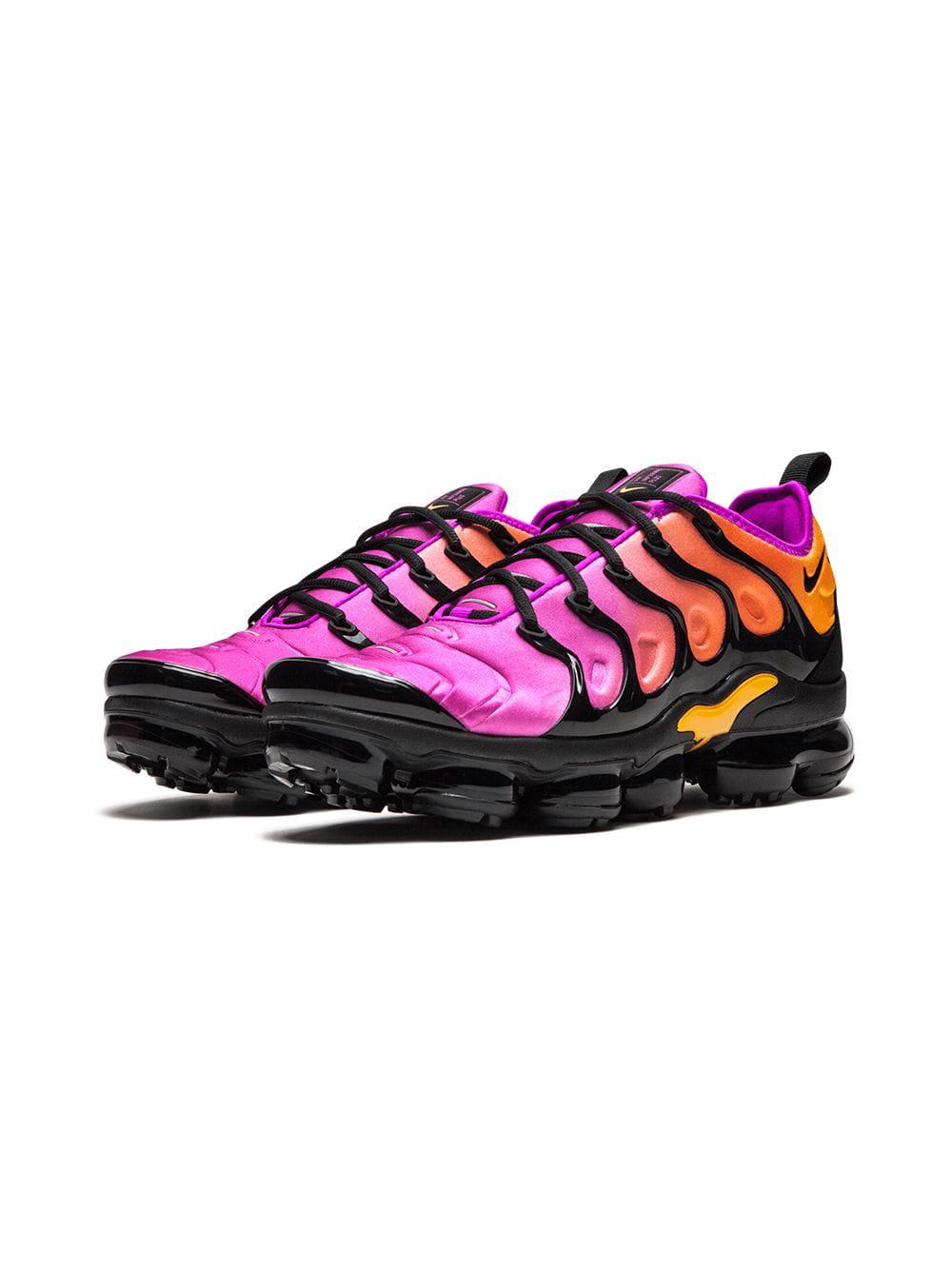 nike black air vapormax plus sneakers