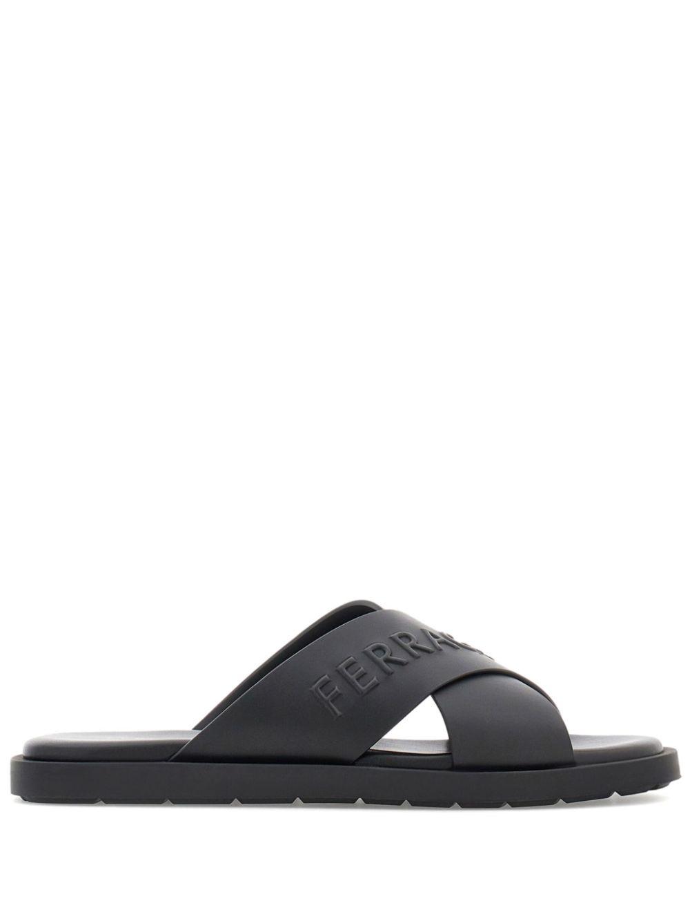 FERRAGAMO ブラックストラップサンダル