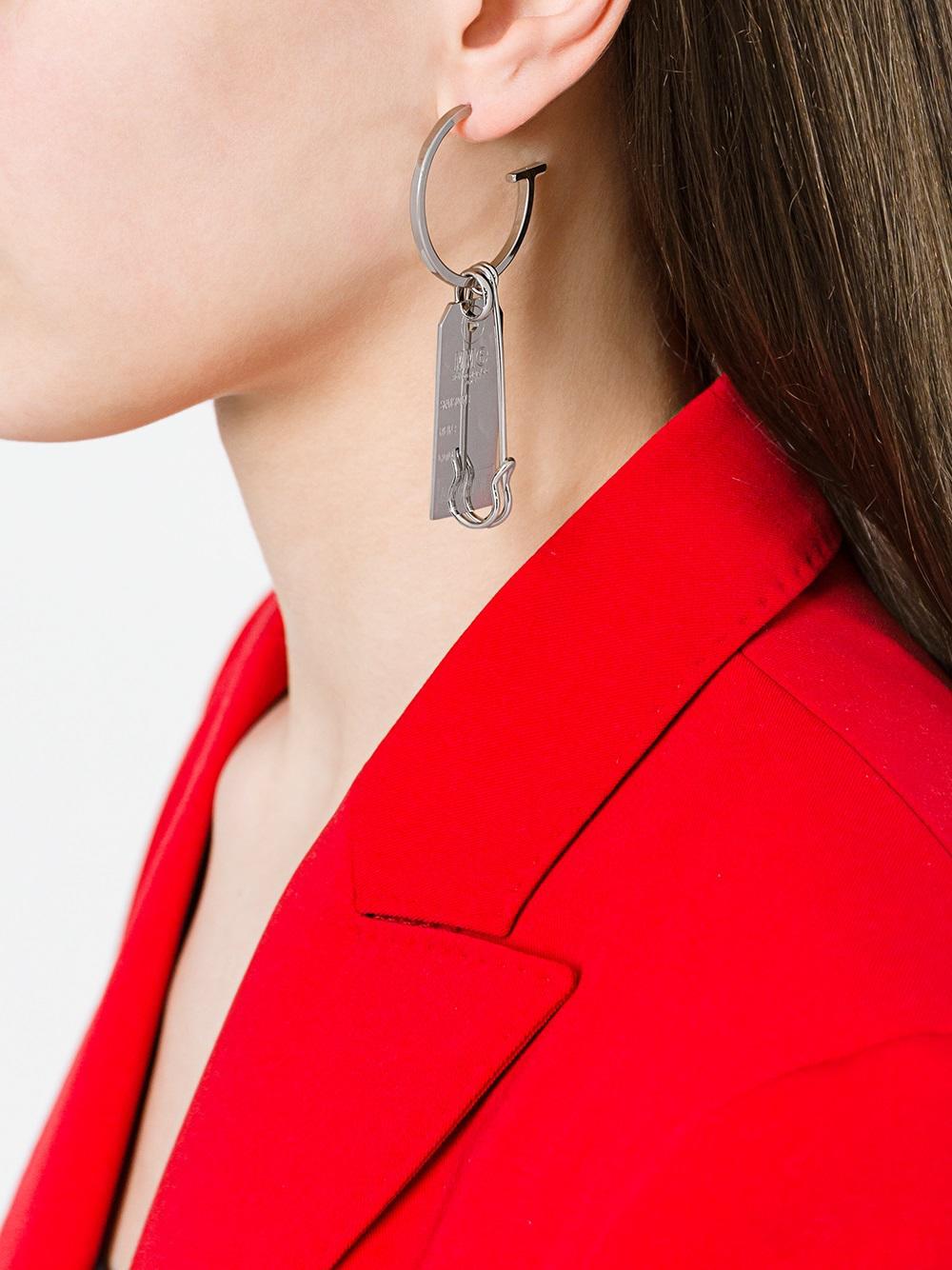 MM6 by Maison Martin Margiela Safety Pin And Tag Earring in Metallic | Lyst
