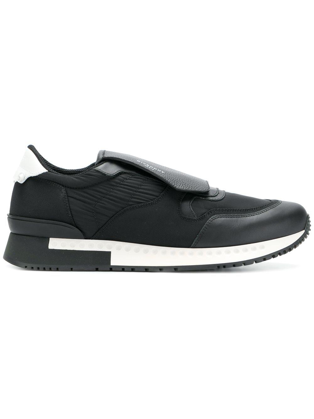 Givenchy Leather Active Runner Sneakers in Black for Men - Lyst