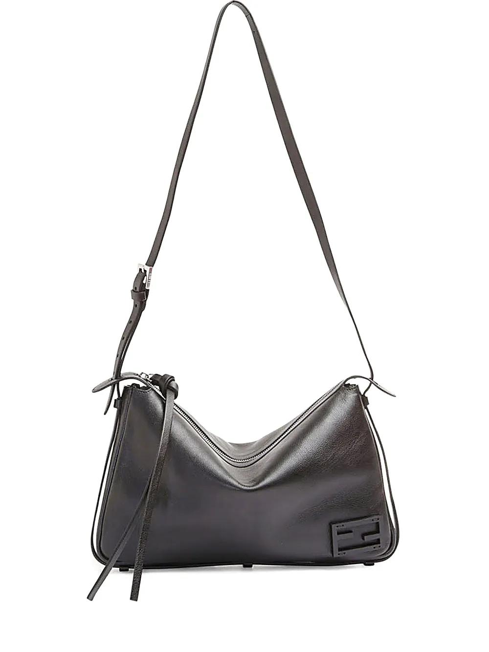 ブラック Fendi ショルダーバッグ レディース | Lyst