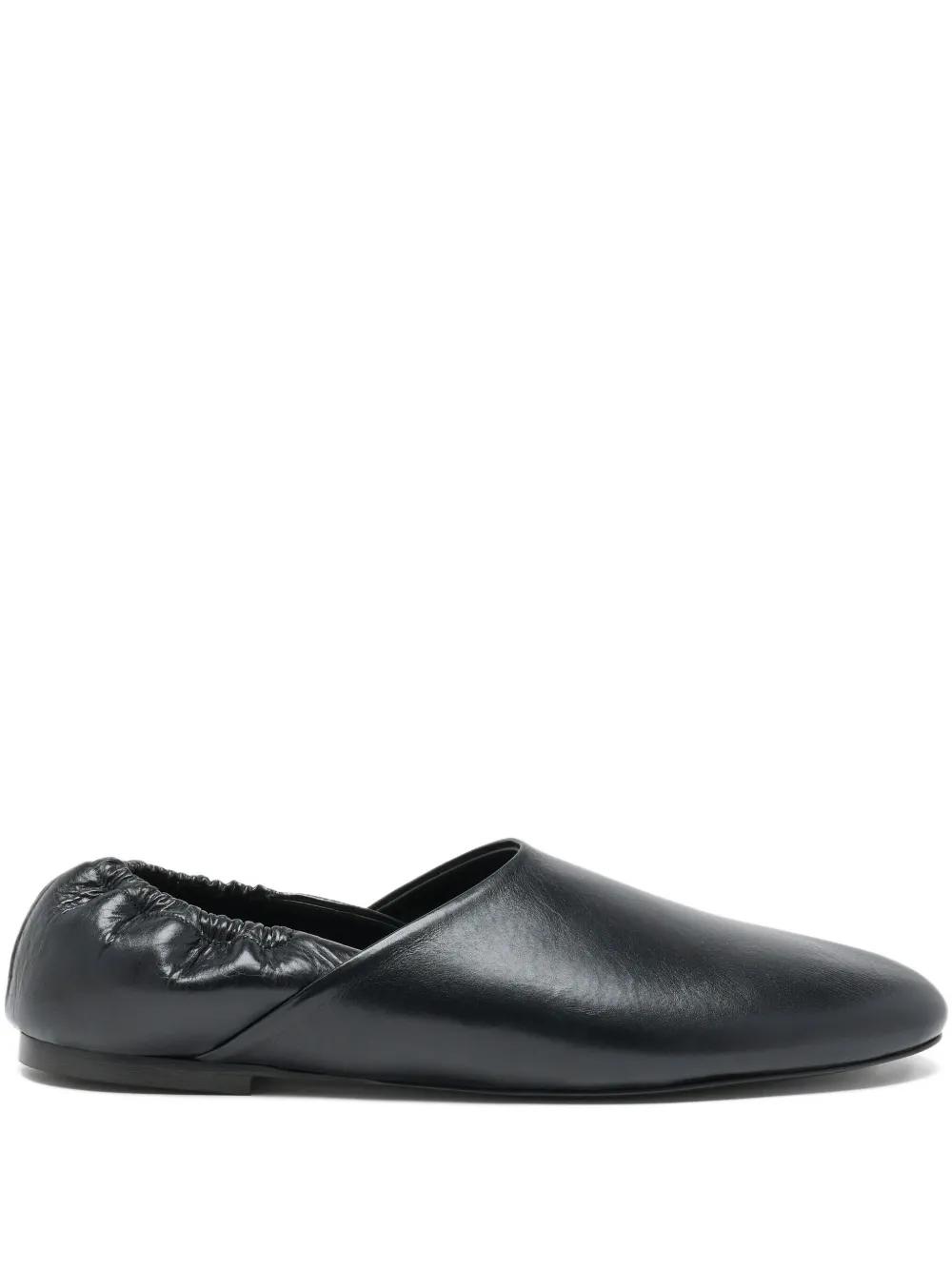 Proenza Schouler ブラック フラットシューズ Proenza Schouler Slash Flats in Polished Calf - Black | Proenza