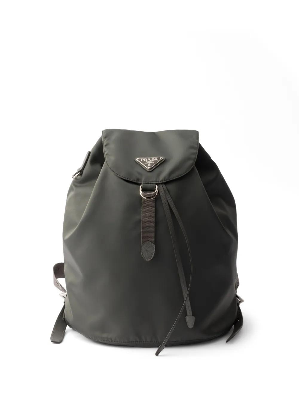 バッグ PRADA SMALL RE-NYLON BACKPACK Prada Small Re-Nylon Backpack in Black | Lyst