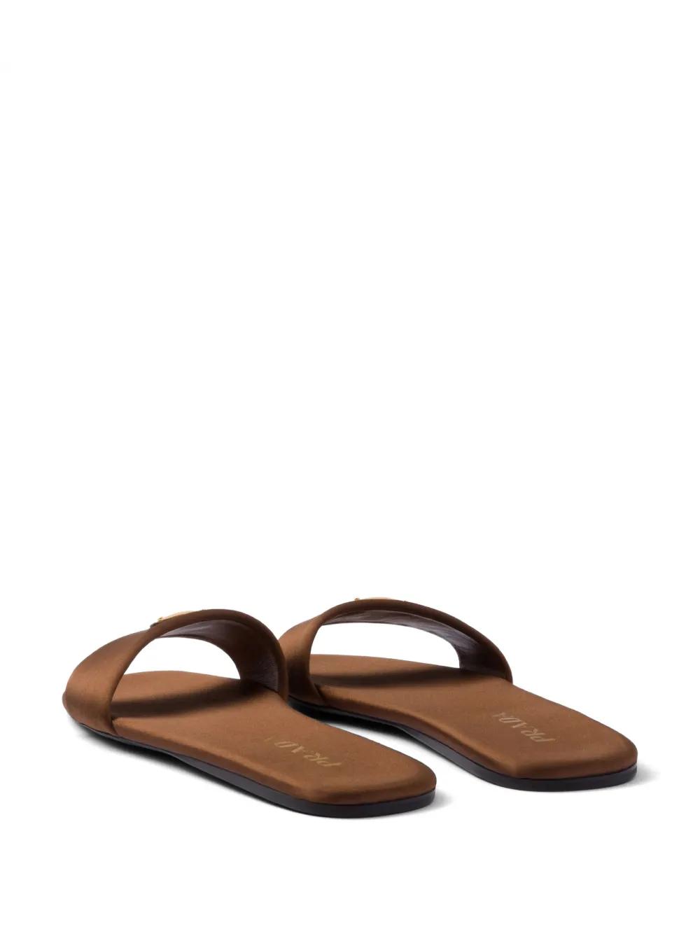 PRADA ブラウン スライドサンダル Prada Triangle-Logo Satin Slides in Brown | Lyst