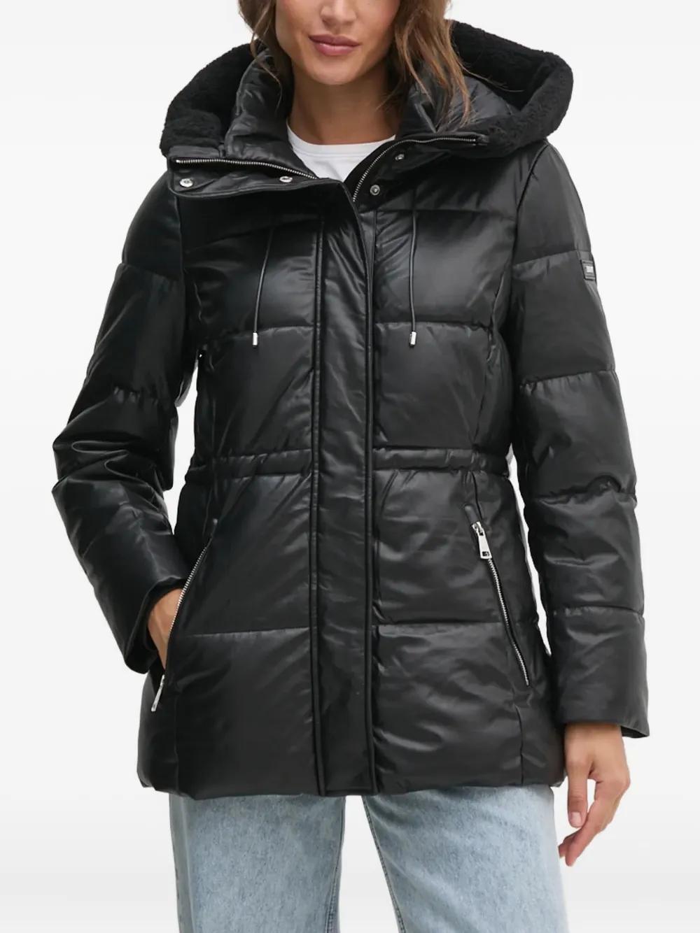 Kapuze Dkny Jacke Schwarz DKNY WATERAFSTOTENDE MET CAPUCHON Parka