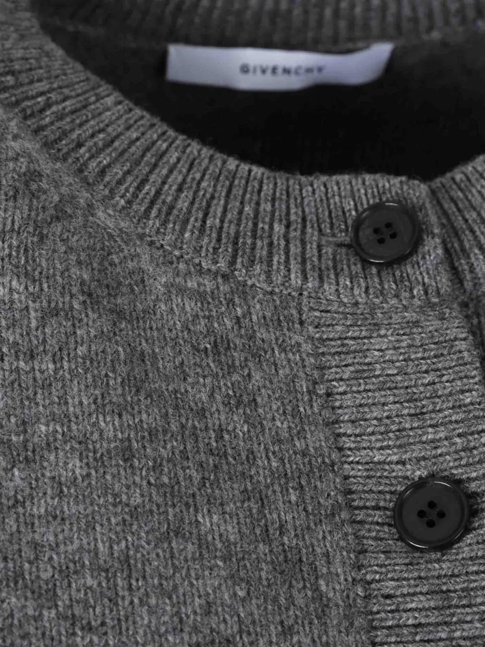美品❗️GIVENCHY 21SS Refracted Logo Cardigan 美品❗️GIVENCHY 21SS Refracted Logo Cardigan - メルカリ