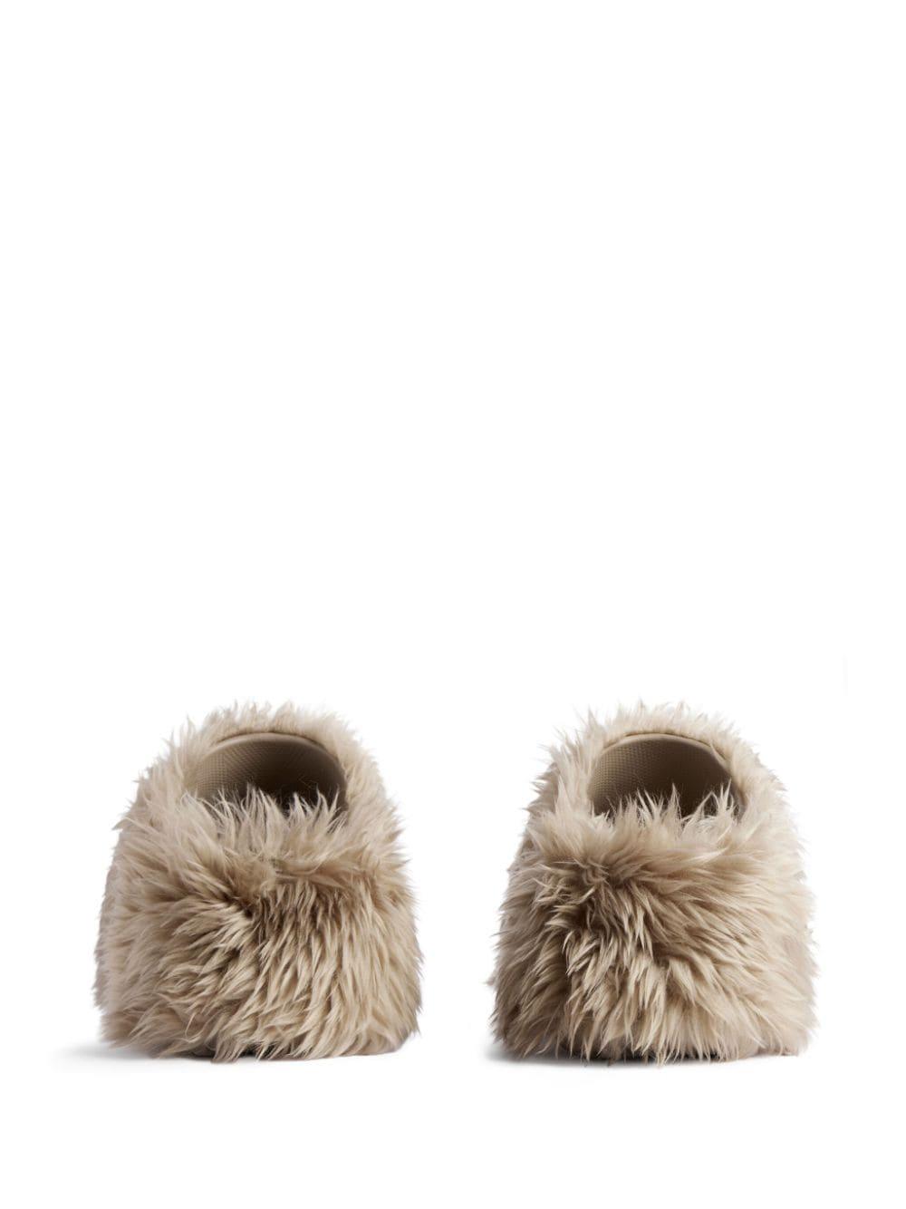 【BALENCIAGA ×CROCS】 MULE FAKE FUR ファーサンダル＊送料込 BALENCIAGA ×CROCS】 MULE FAKE FUR ファーサンダル＊送料込