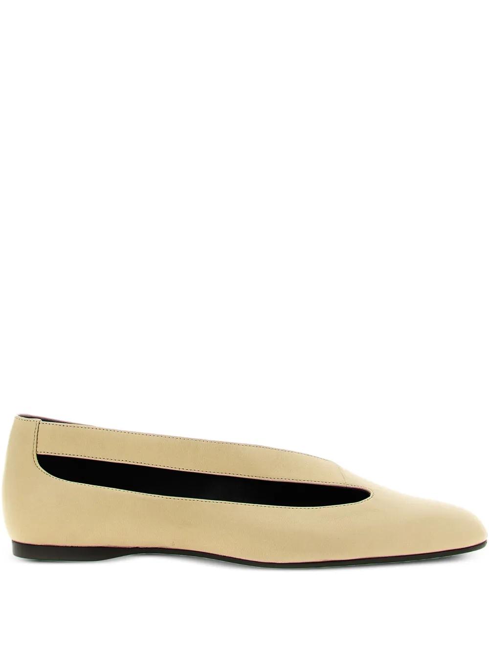 フラットシューズ Khaite Ballerinas Charlotte Ballerina Flat in Black Leather – KHAITE
