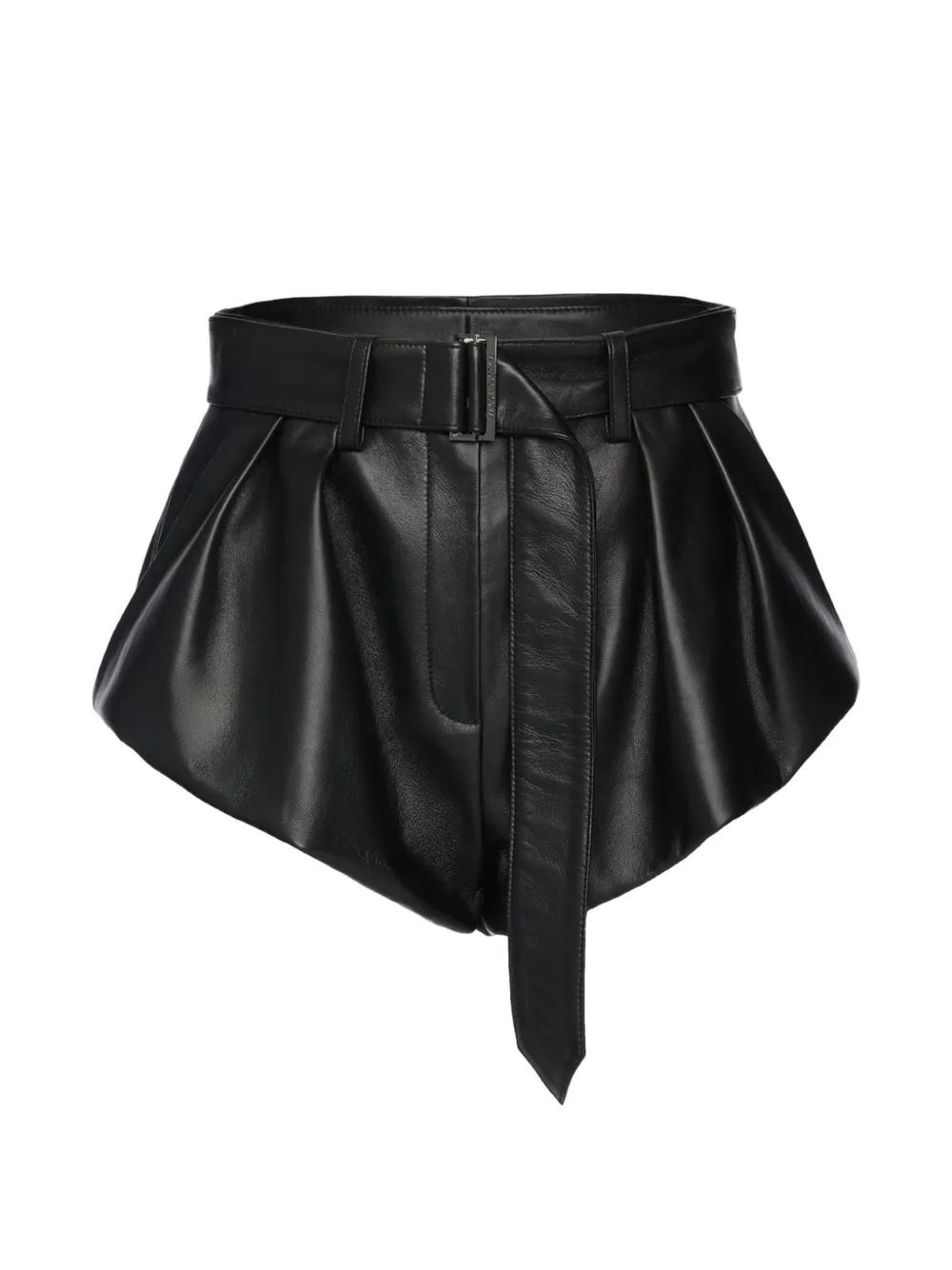 Lederhosen sind out! Dieser Trend wirkt jünger & moderner