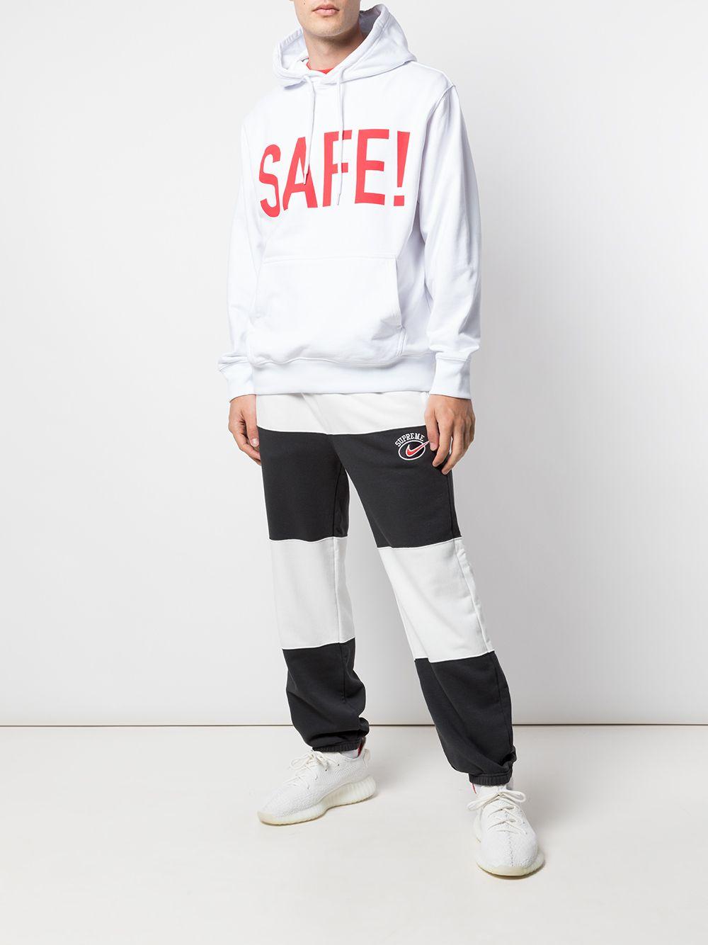 Chaqueta de chándal con diseño en contraste, logo y rayas en blanco de Nike  - GLAMI.es