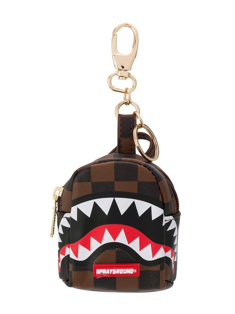 Llavero Supreme con motivo de tiburón Sprayground de hombre de color Marrón