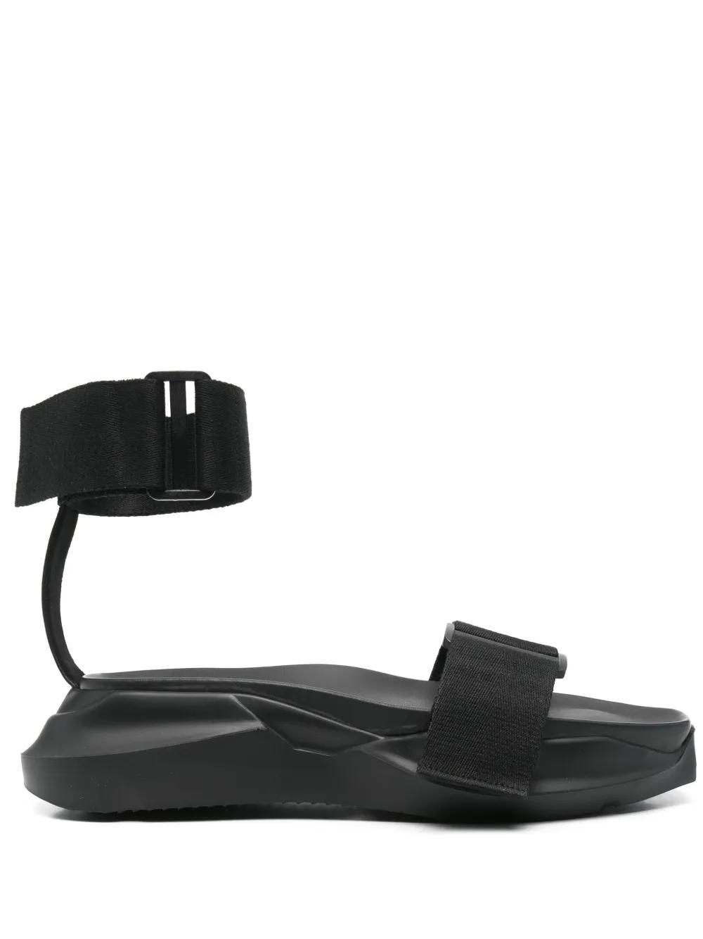 静かな強さ【Rick Owens】スパルタンレザーサンダル リック オウエンスより半透明のチャンキーソールを装備した重厚