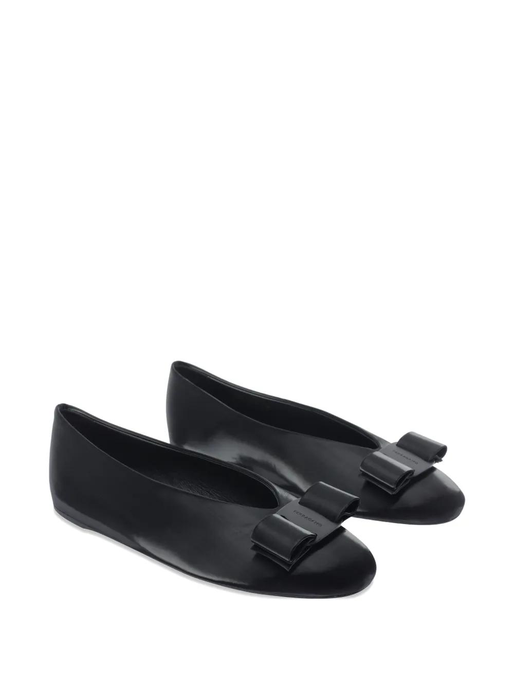 フラットシューズ Salvatore Ferragamo Ballet Flats Women Leather Black Ferragamo Salvatore Ferragamo Ladies Black Leather Vara Bowl