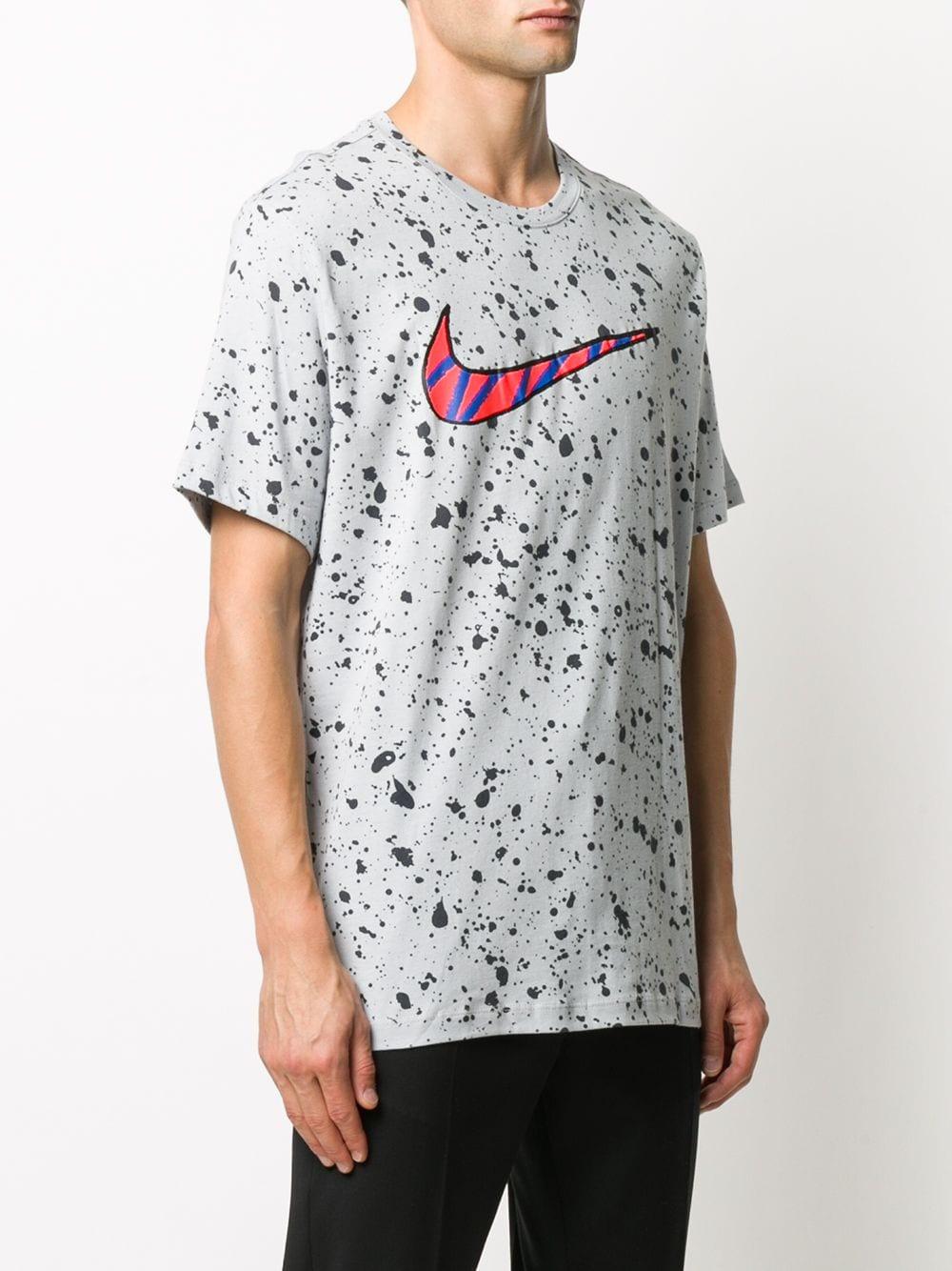 Nike Nsw Splatter Swoosh T-shirt in Gray for Men | Lyst