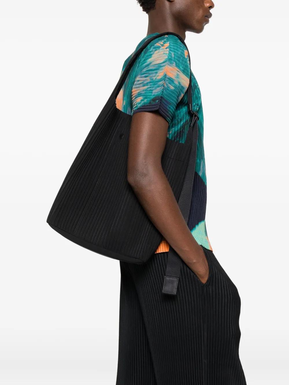 Homme Plissé Issey Miyake　Pleated Tote Homme Plissé Issey Miyake Pleated Tote Bag | Black | FARFETCH