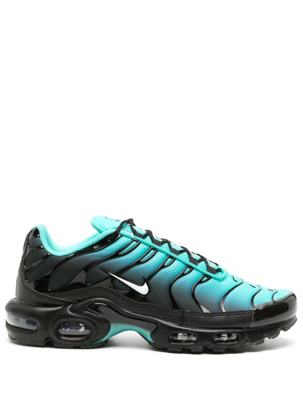 air max plus emerald