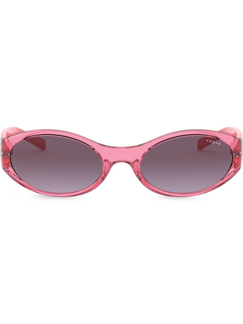 Vogue Eyewear X Millie Bobby Brown ovale Sonnenbrille in Pink - Lyst
