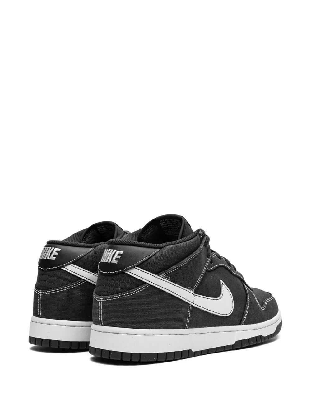 nike dunks mid tops