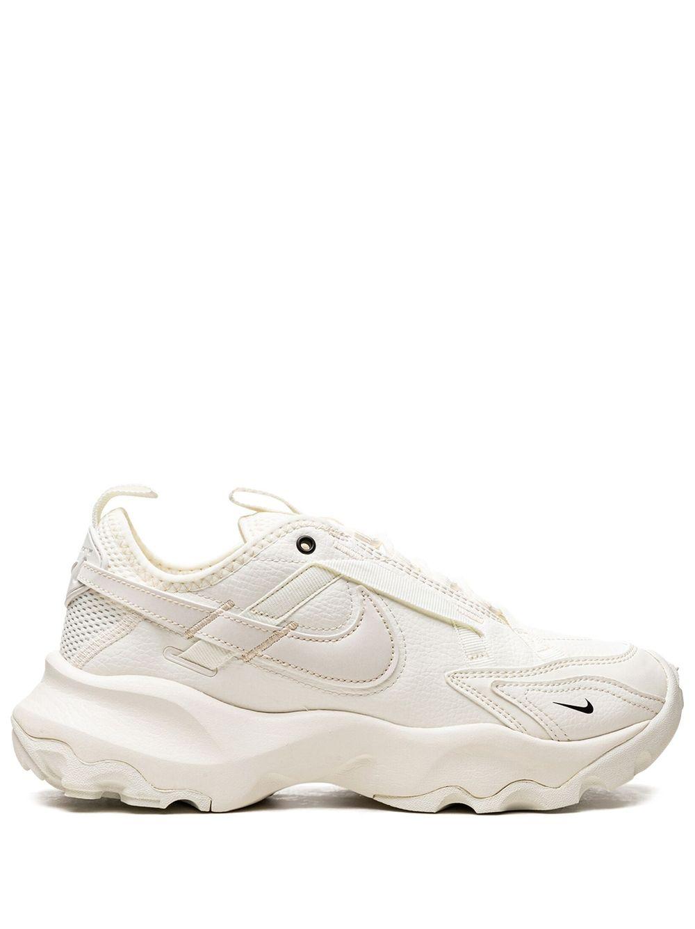 tc7900 nike white