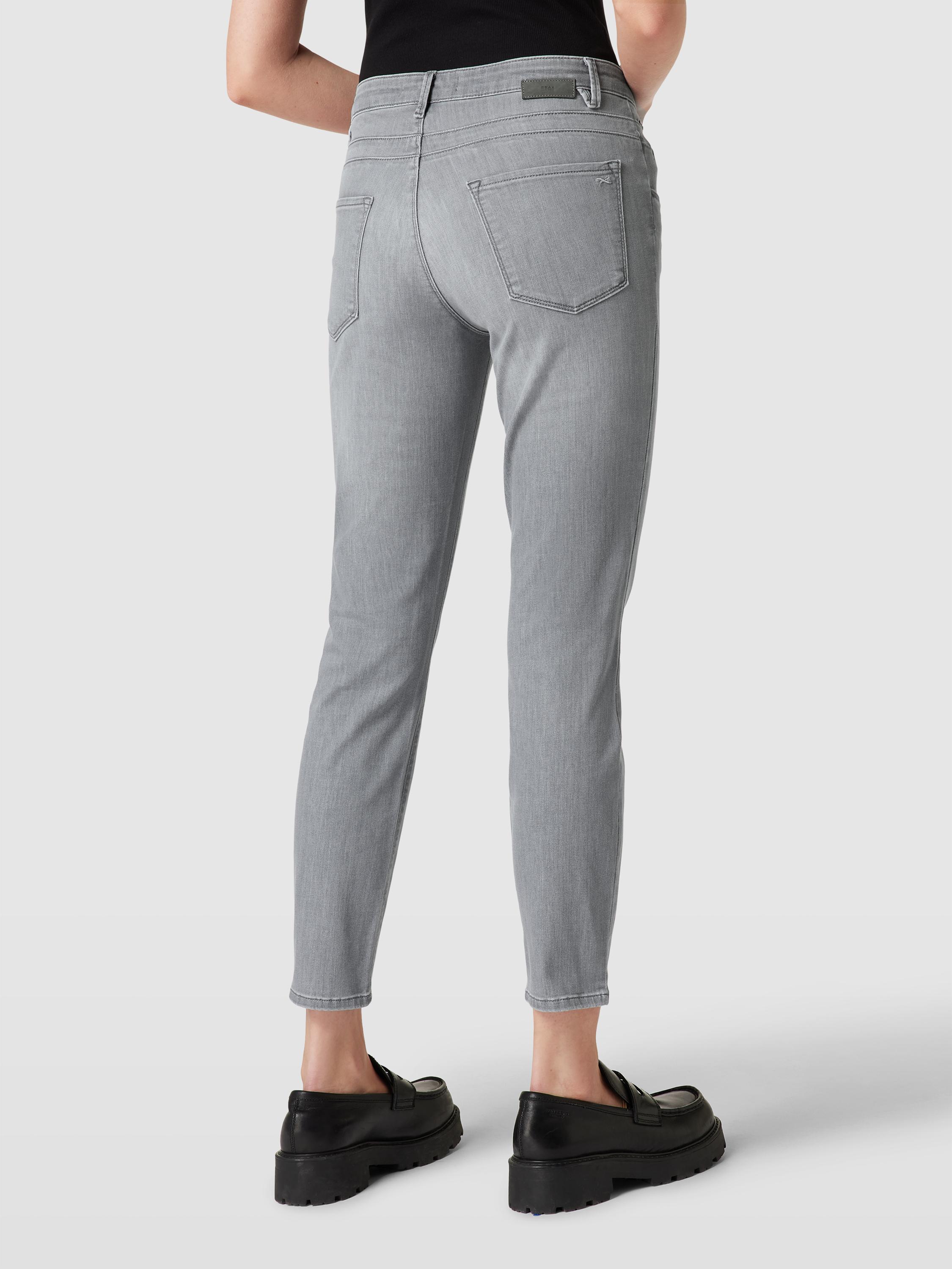 Goederen Discrepantie zelf Brax Jeans Met Labeldetails, Model 'shakira' in het Grijs | Lyst NL