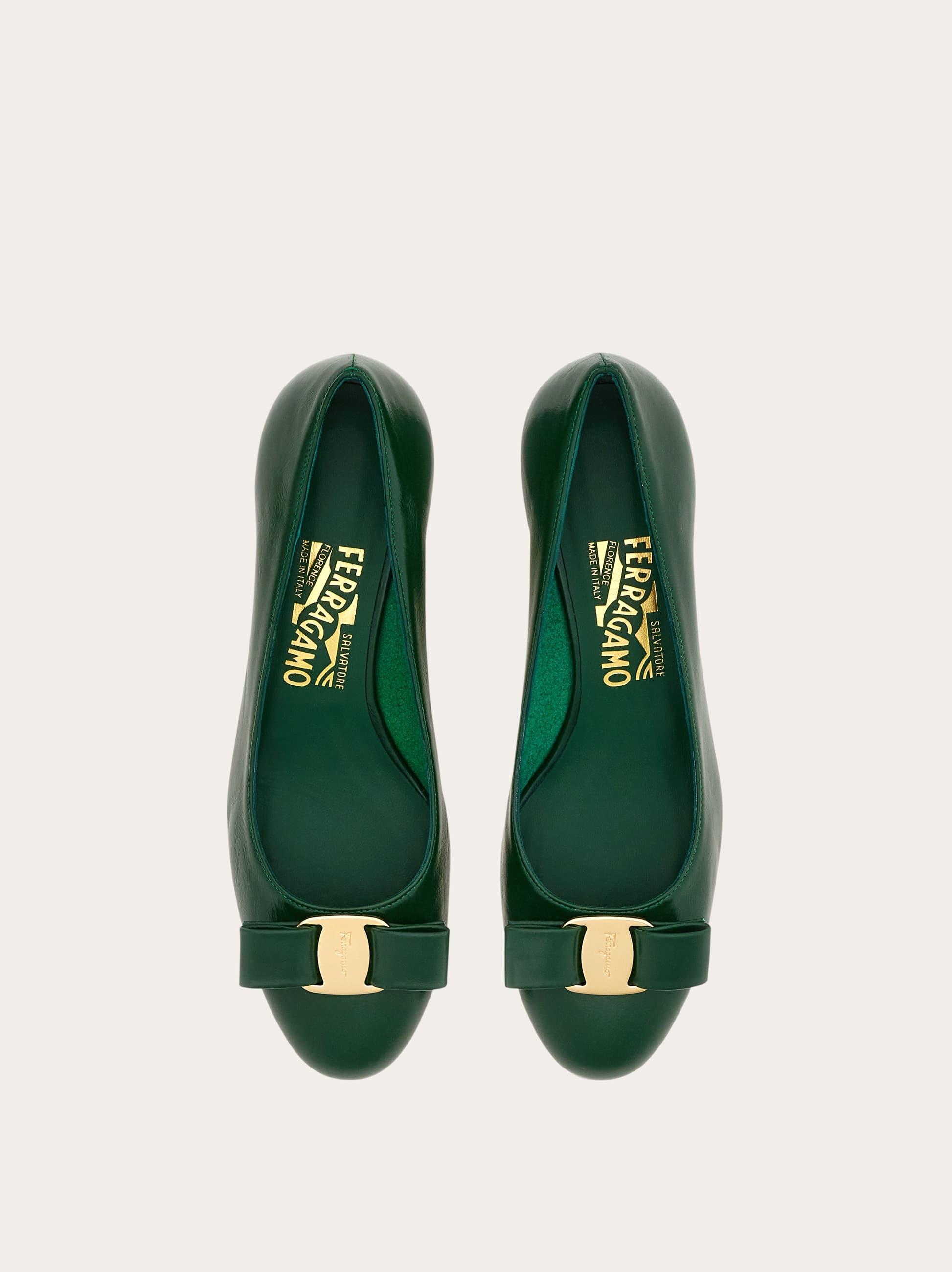 Ferragamo Vara Pump in Green Lyst