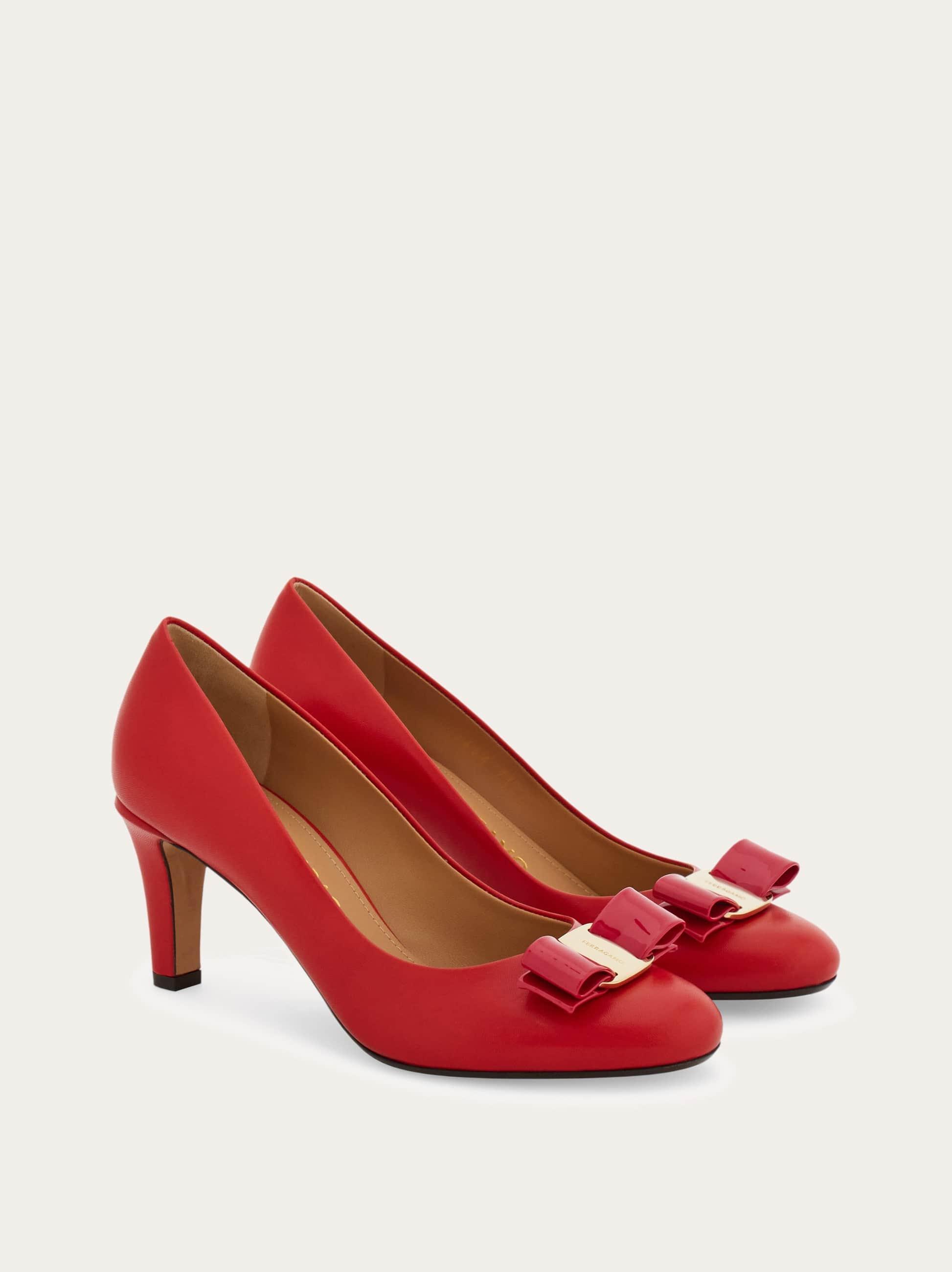 ほぼ未使用近年モデル フェラガモ 7cmヒールリボンパンプス 6C 23cm