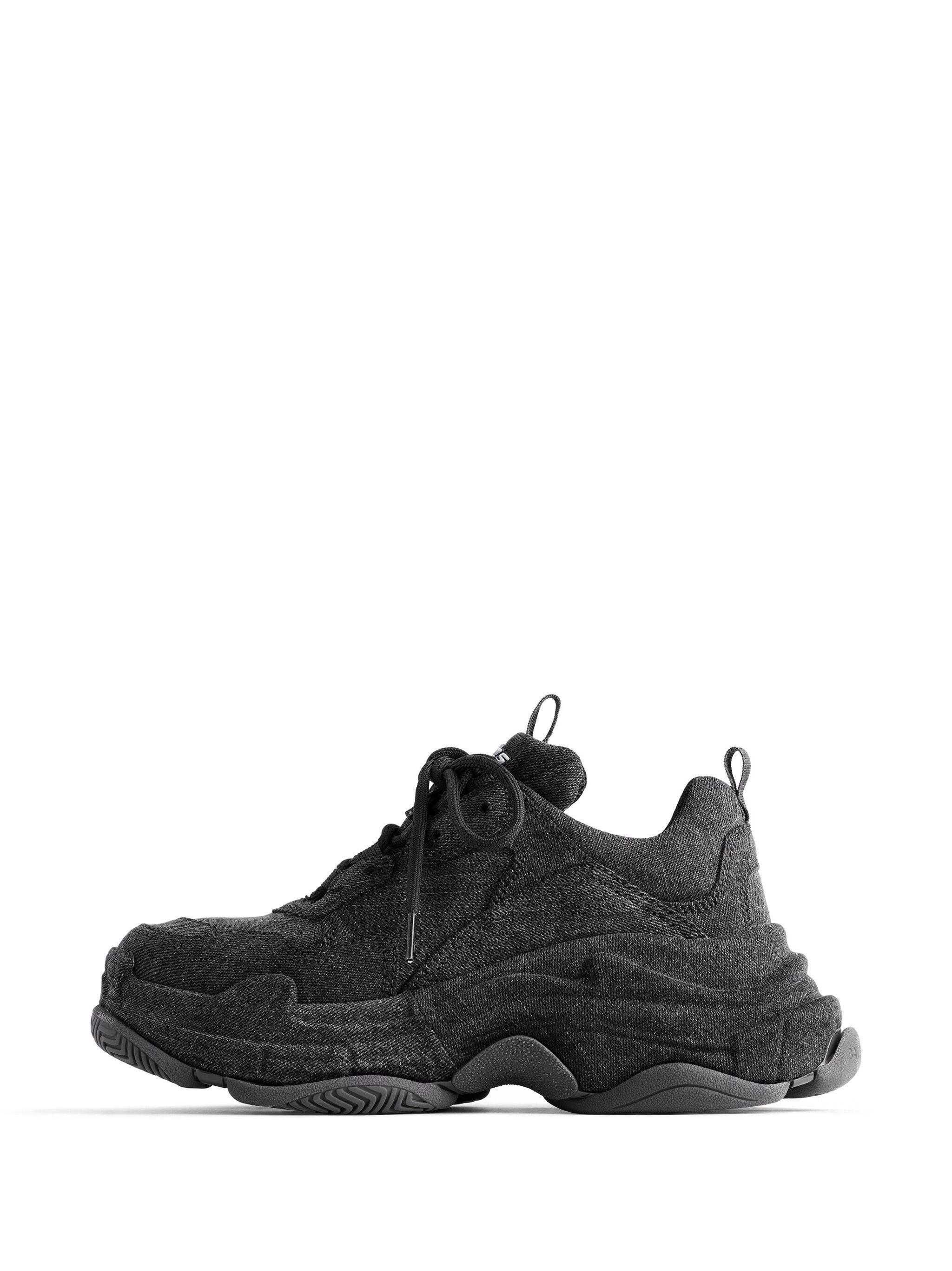 人気★関税込【BALENCIAGA】TRIPLE S DENIM TRAINERS Black Balenciaga Triple S denim sneakers for Men - Black in UAE