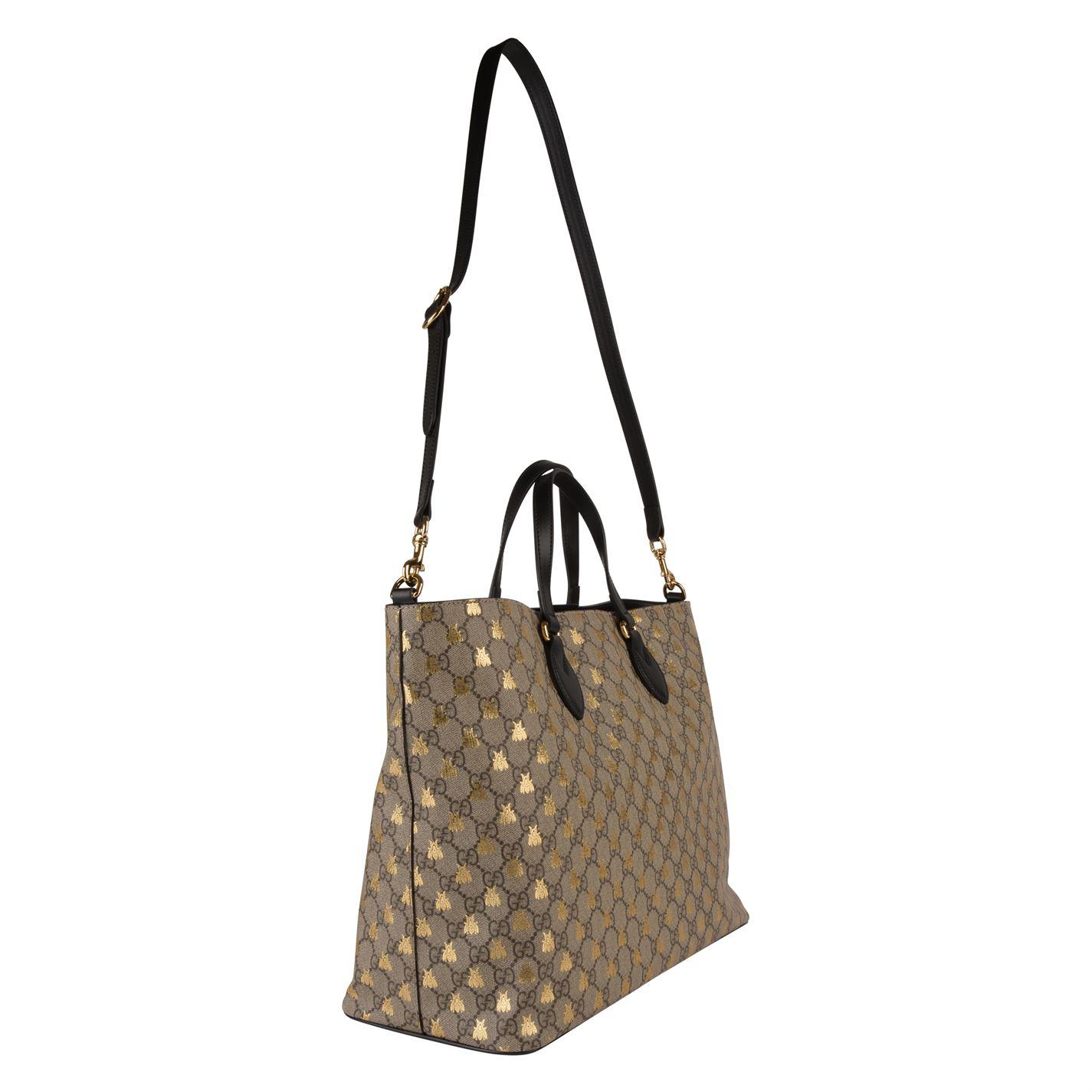 Gucci Gg Supreme Bee Tote Bag in Natural - Lyst
