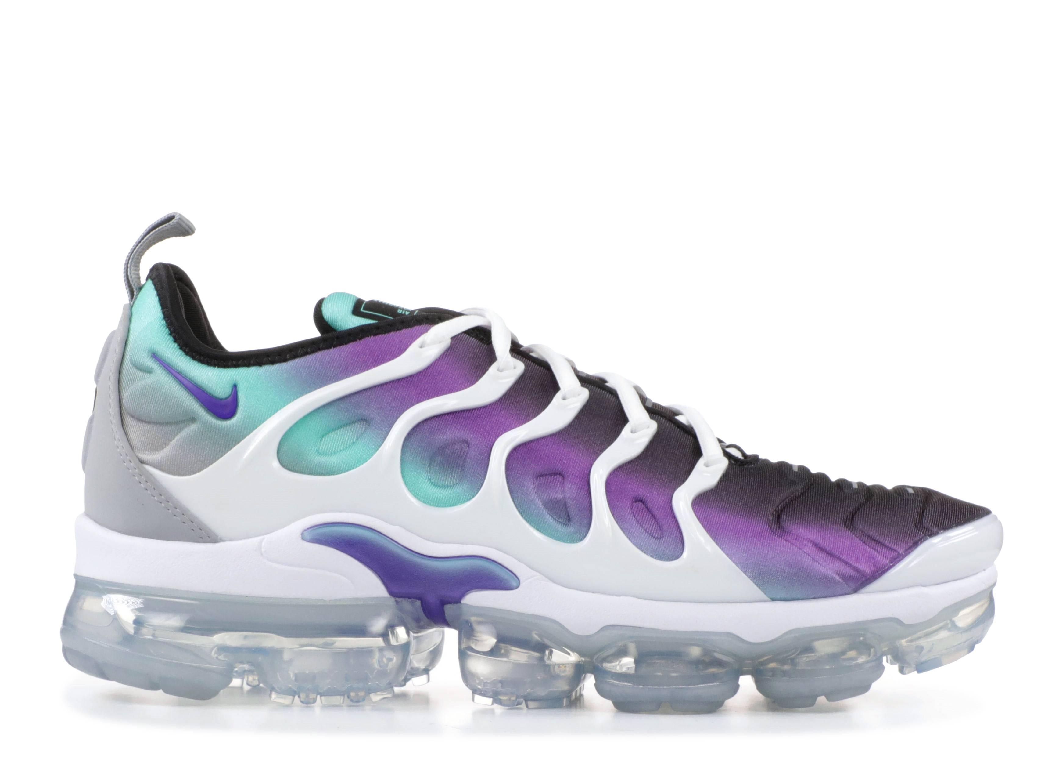 white and purple nike vapormax