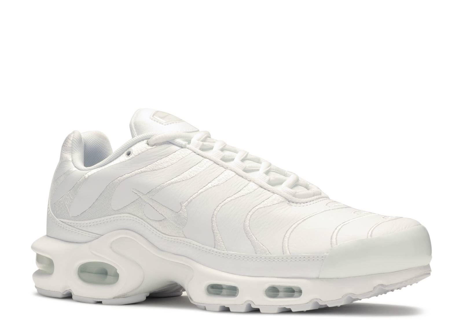 nike tuned triple white