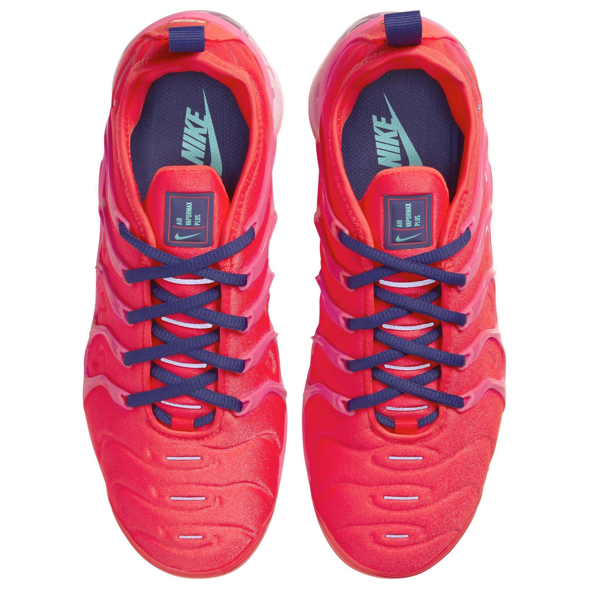 vapormax plus crimson pink