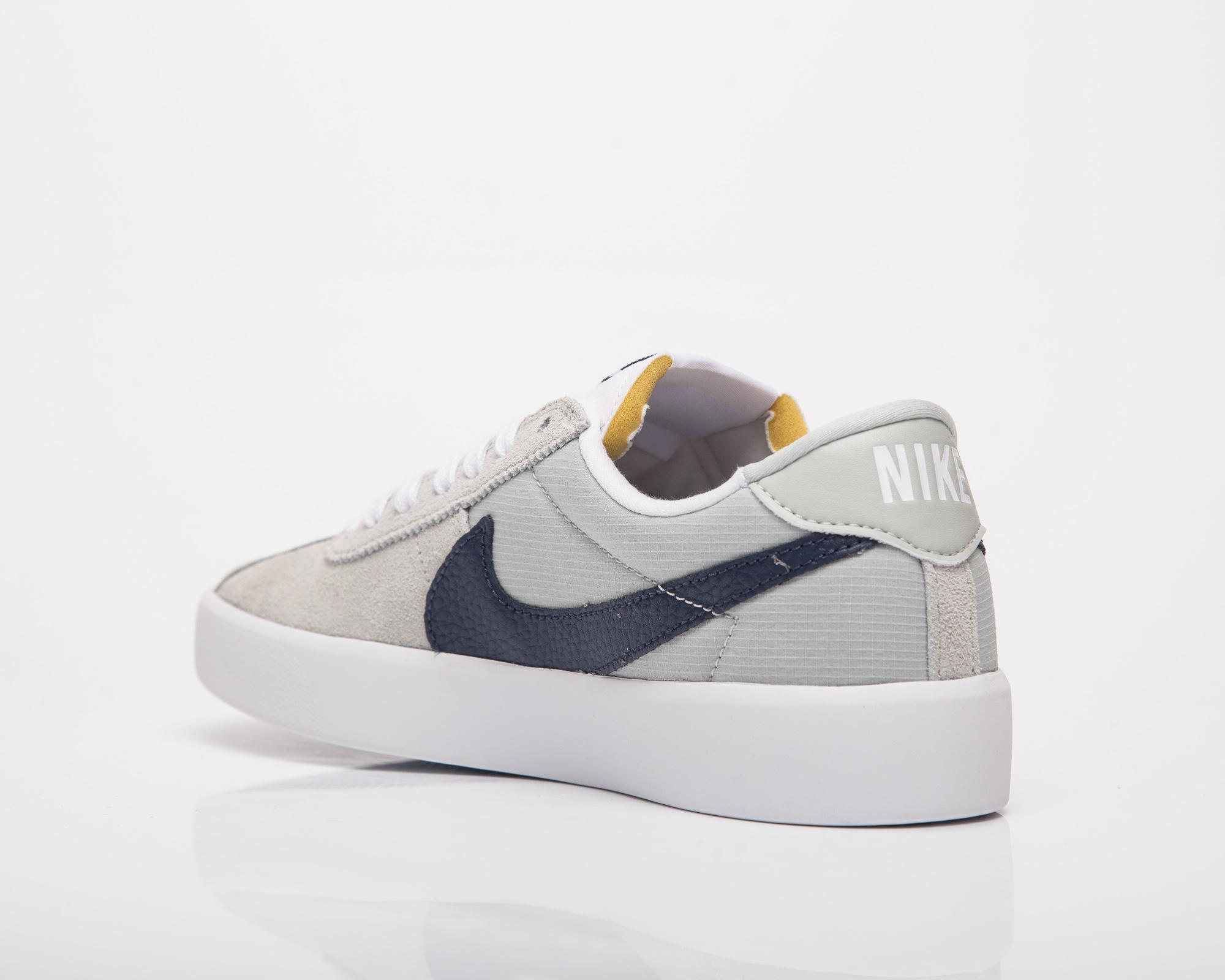 nike sb bruin react on feet