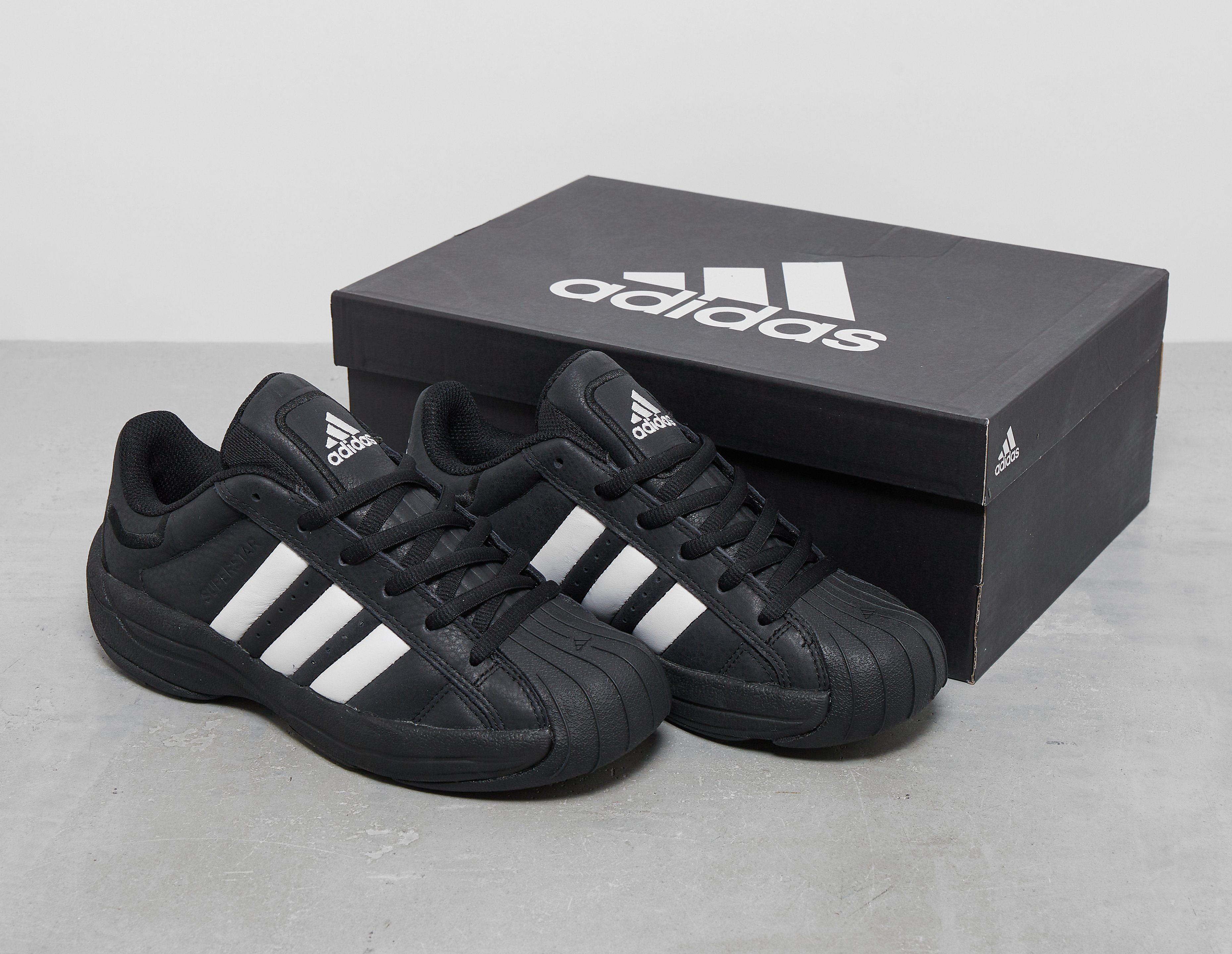adidas Superstar Mn in Black Lyst UK