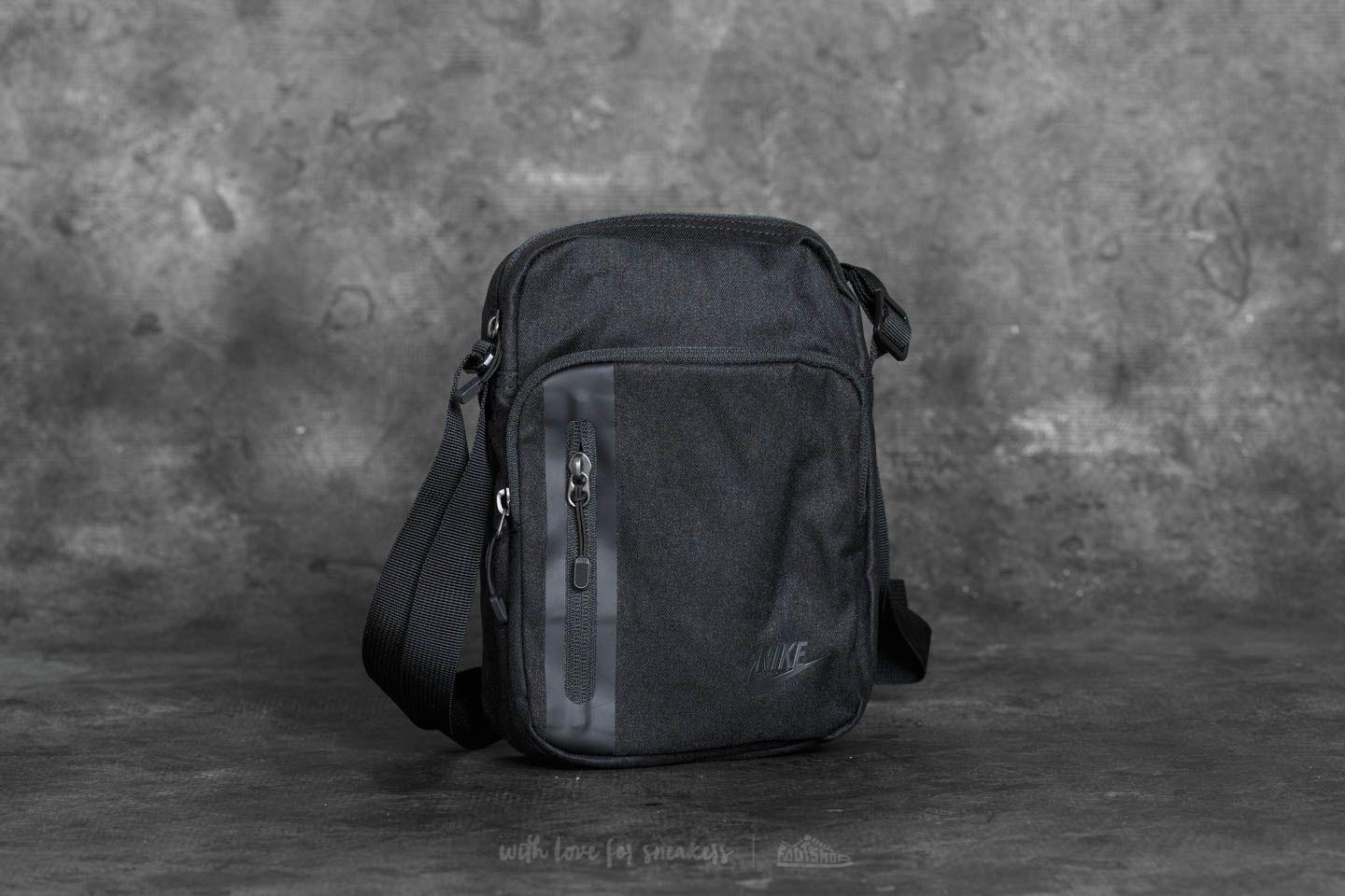 men's nike tech small items bag