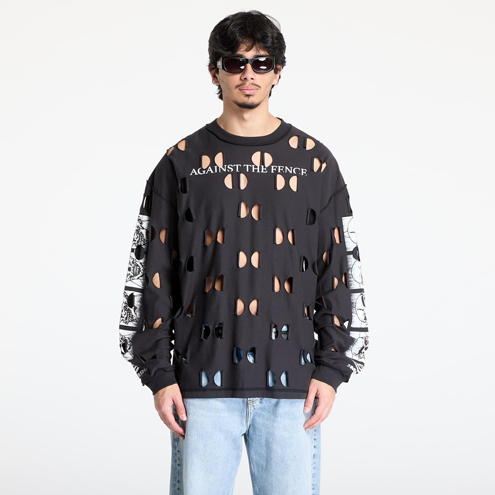 Umbro T-Shirt Against The Fence Longsleeve T-Shirt in Black