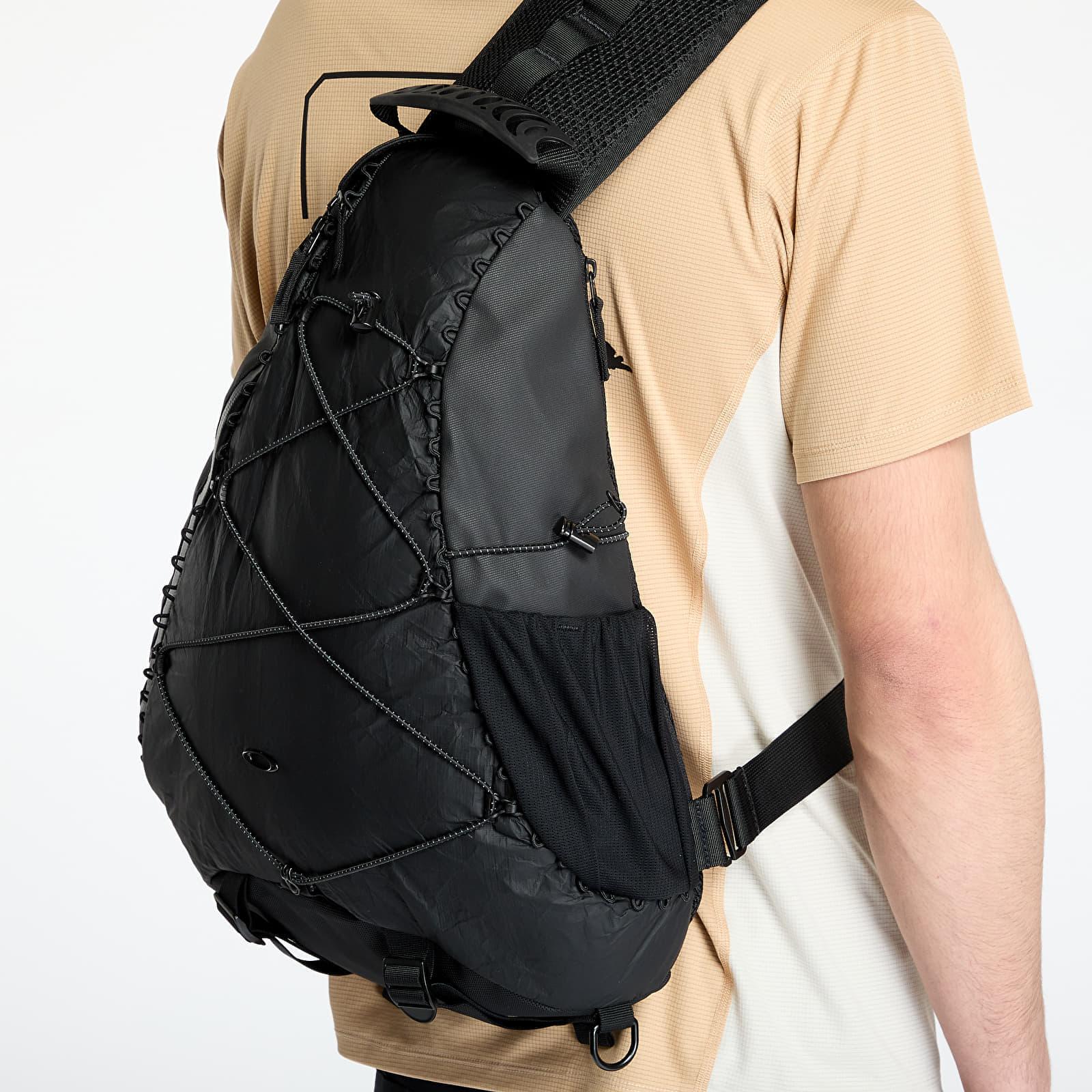 l*8様 BLACK OAKLEY LATITUDE SLING PACK BA Oakley “Latitude Sling Pack” Colours : Blackout THB 8,500 (Tax In