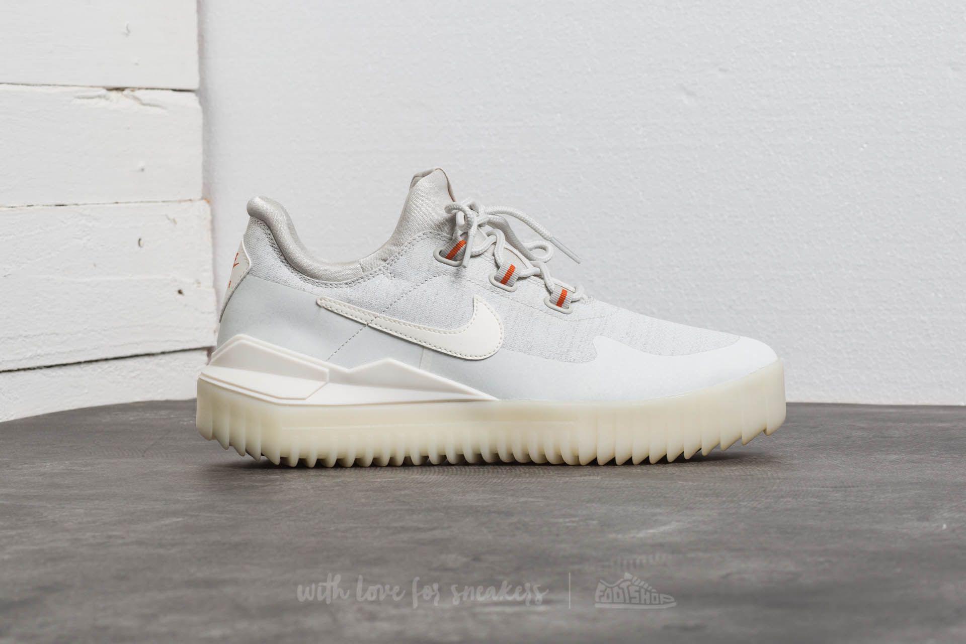 nike air wild light bone