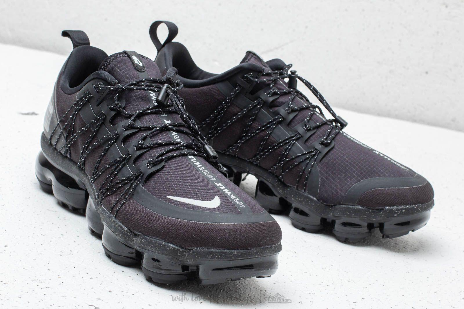 black nike vapormax utility